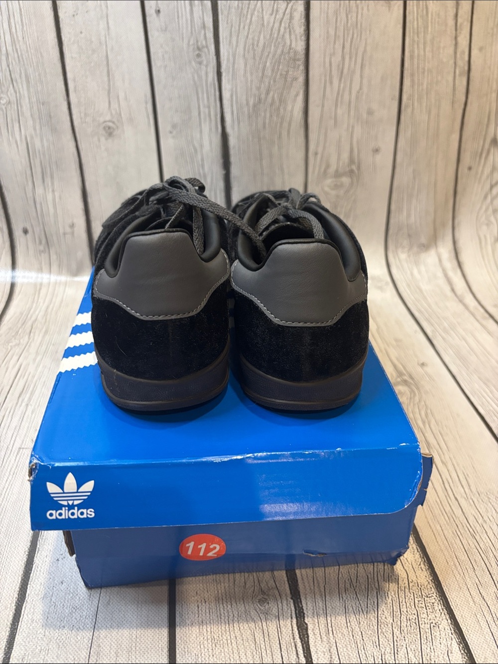 adidas Gazelle women’s size 7  Black Low-Top Sneakers with Gold Logo - Picture 4 of 7